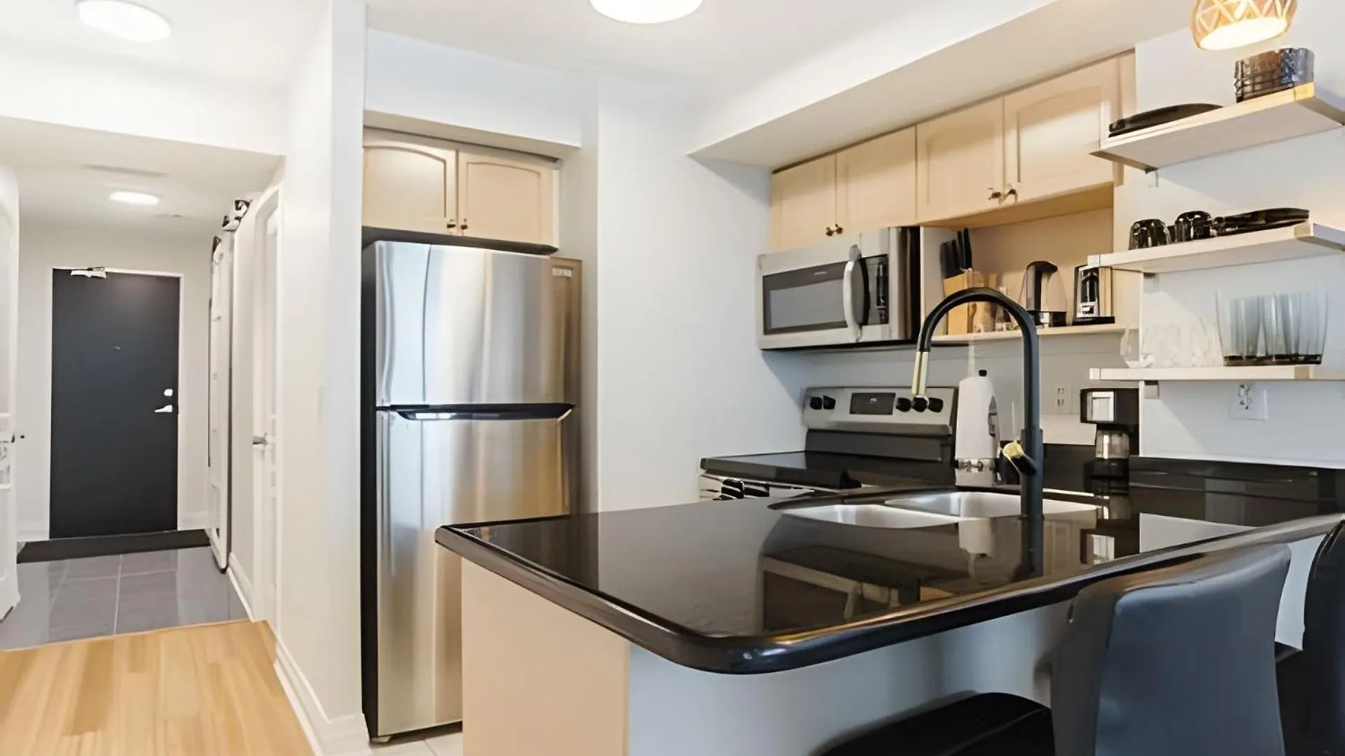 Lanterra Downtown Apartment Toronto