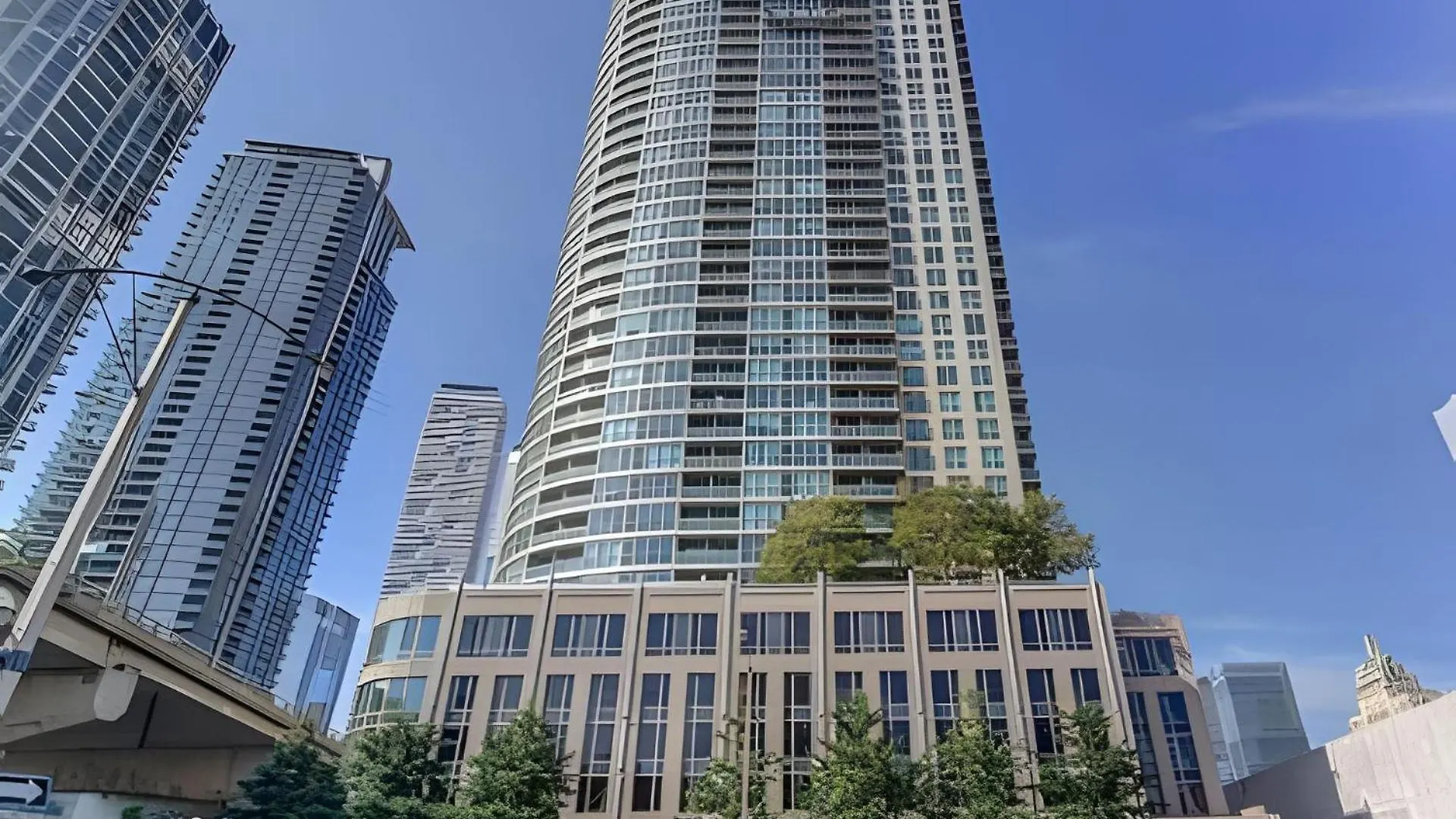 Lanterra Downtown Apartment Toronto Canada