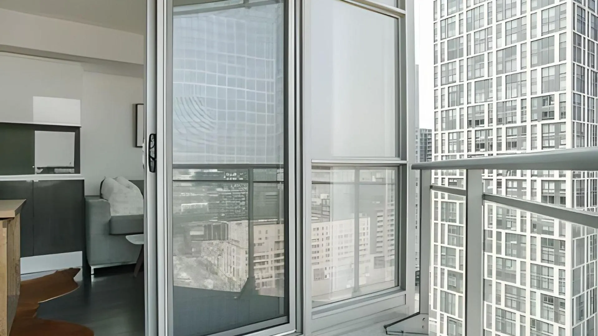 Lanterra Downtown Apartment Toronto Canada