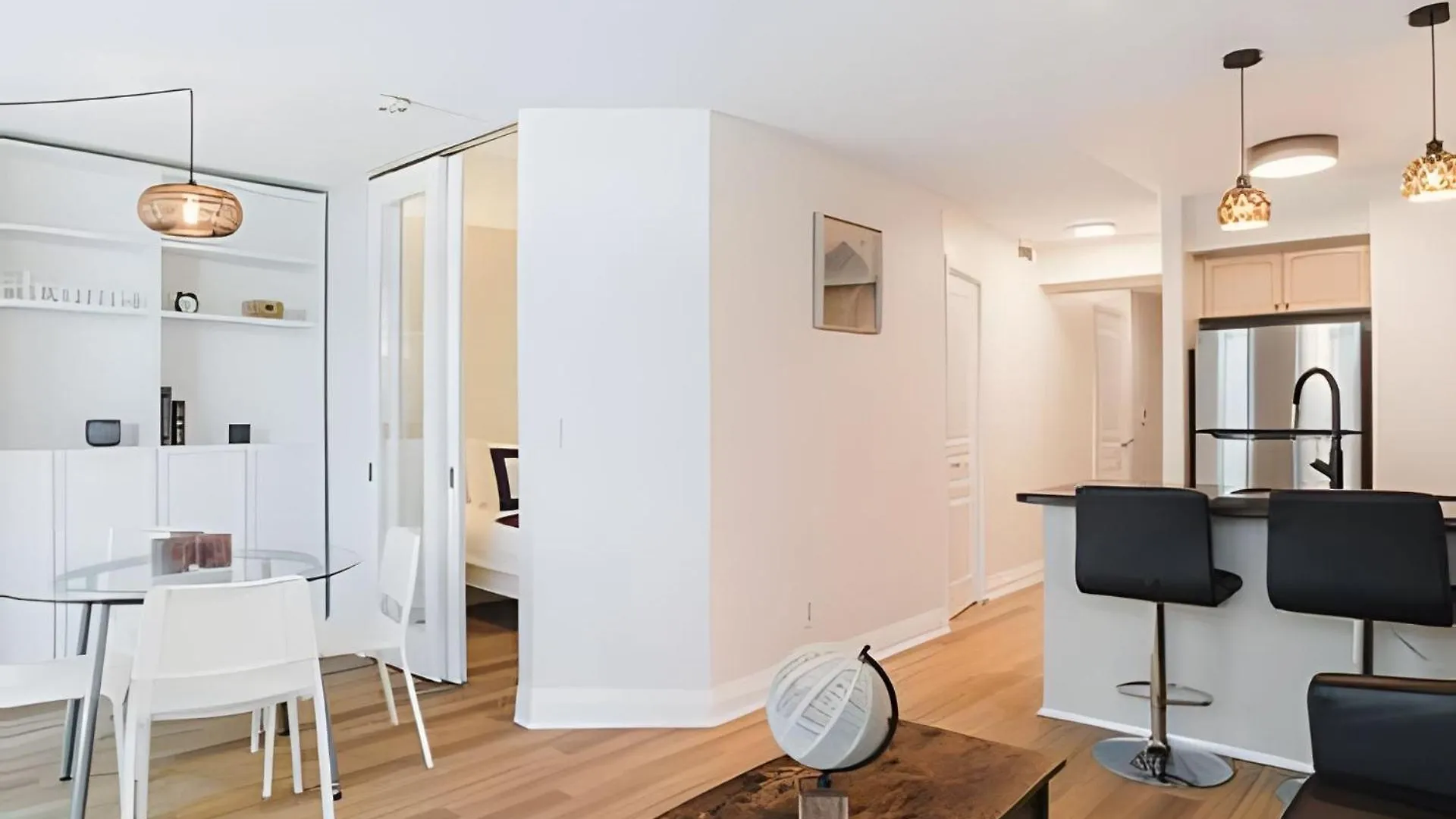 Lanterra Downtown Apartment Toronto
