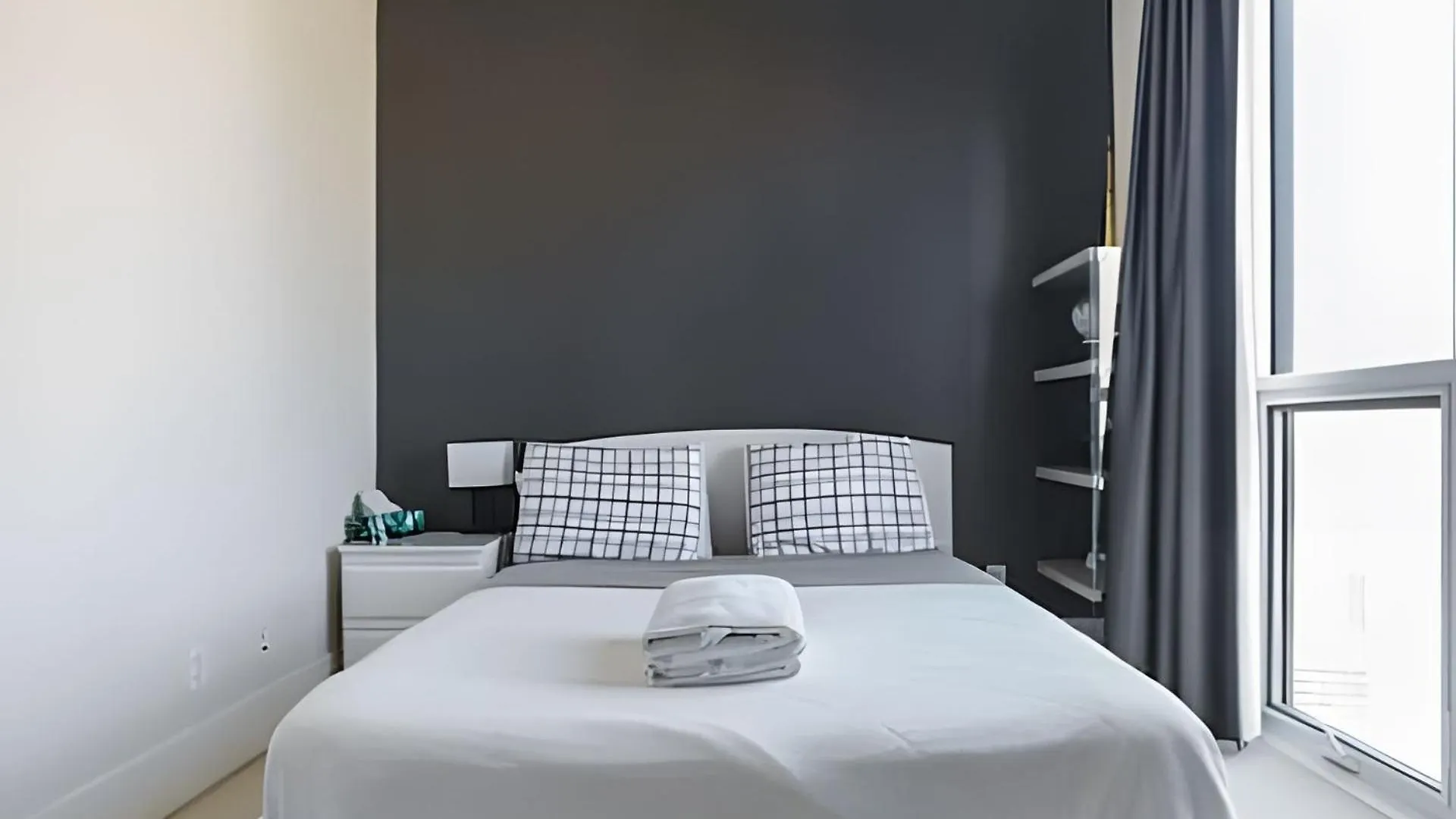 Lanterra Downtown Apartment Toronto