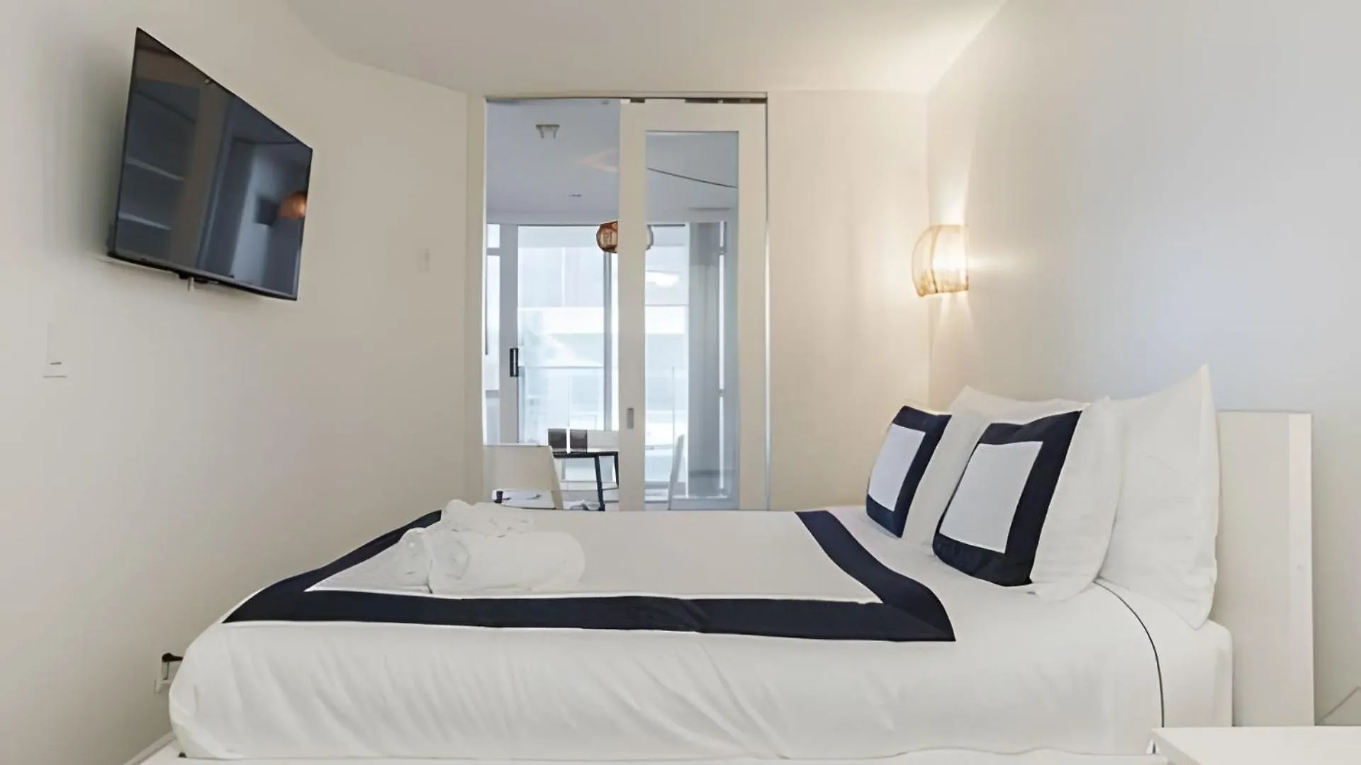 Lanterra Downtown Apartment Toronto