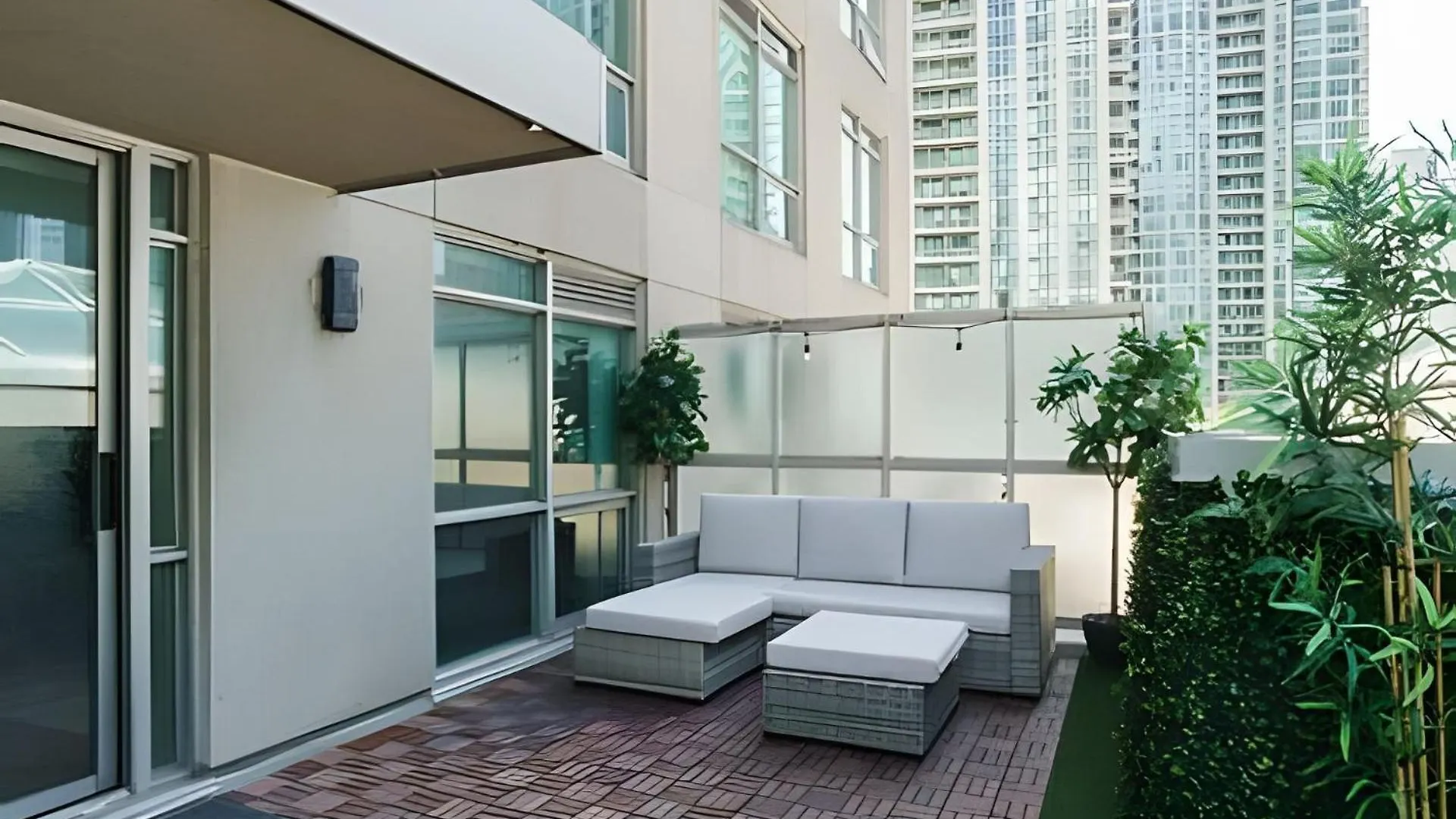 Lanterra Downtown Apartment Toronto