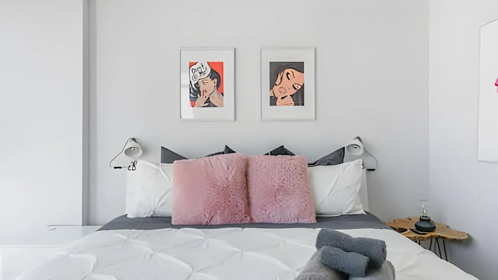 Lanterra Downtown Apartment Toronto