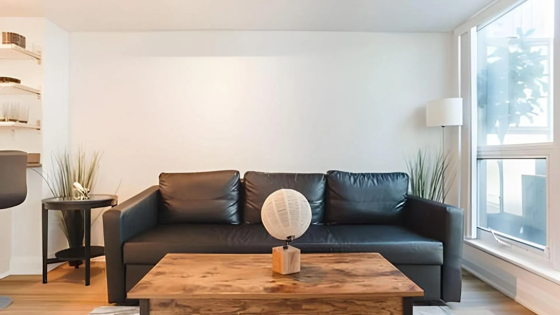 Lanterra Downtown Apartment Toronto