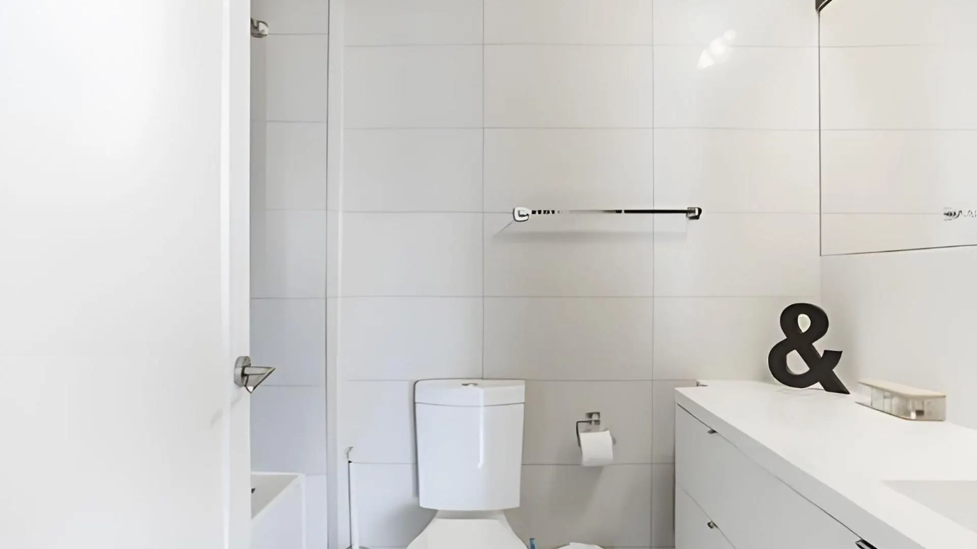 Lanterra Downtown Apartment Toronto