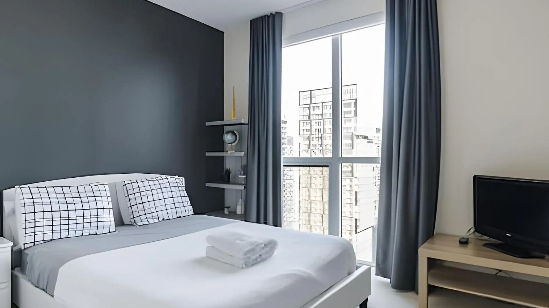 Lanterra Downtown Apartment Toronto Canada