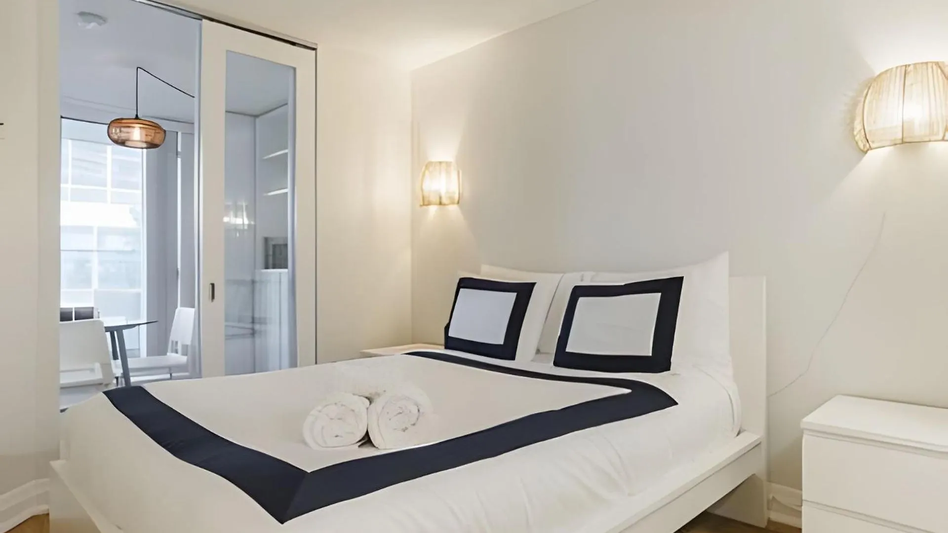 Lanterra Downtown Apartment Toronto