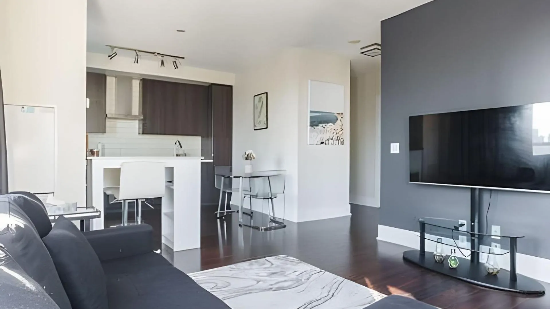 Lanterra Downtown Apartment Toronto Canada