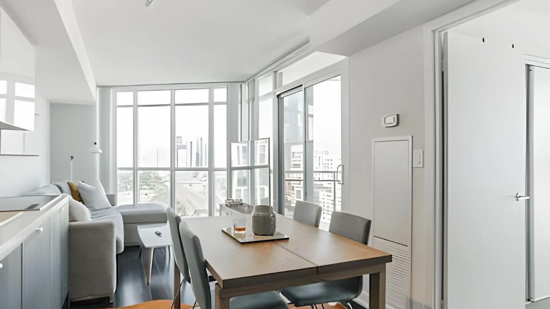 Lanterra Downtown Apartment Toronto